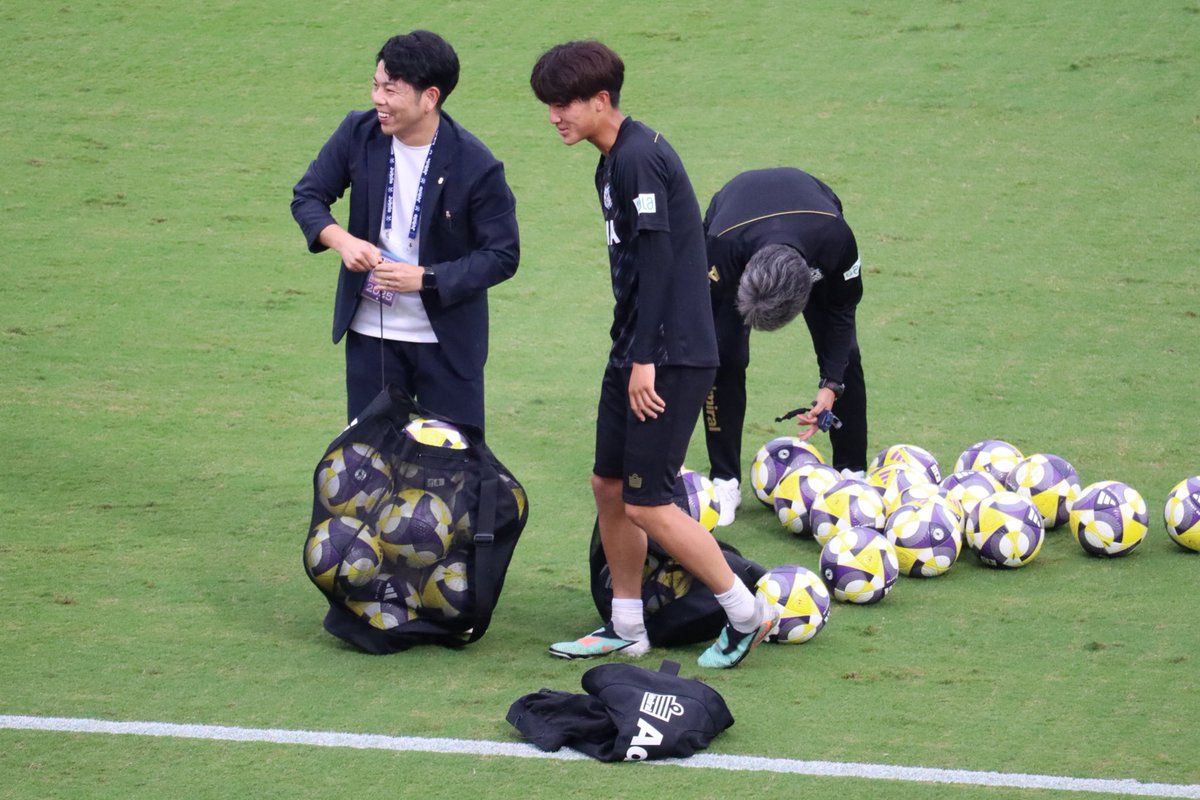 ボールを片付けてると無意識に近づいてしまうユースっ子✨️
#石塚蓮歩