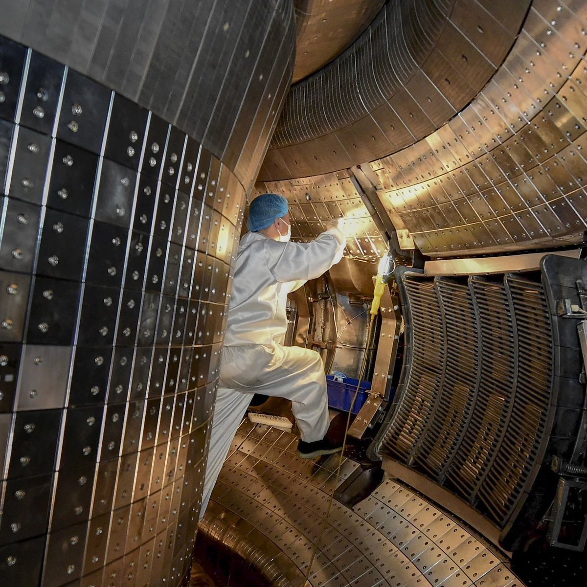🚨🇨🇳 BREAKING: CHINA nears completion of world's first 'ARTIFICIAL SUN' FUSION ENERGY project