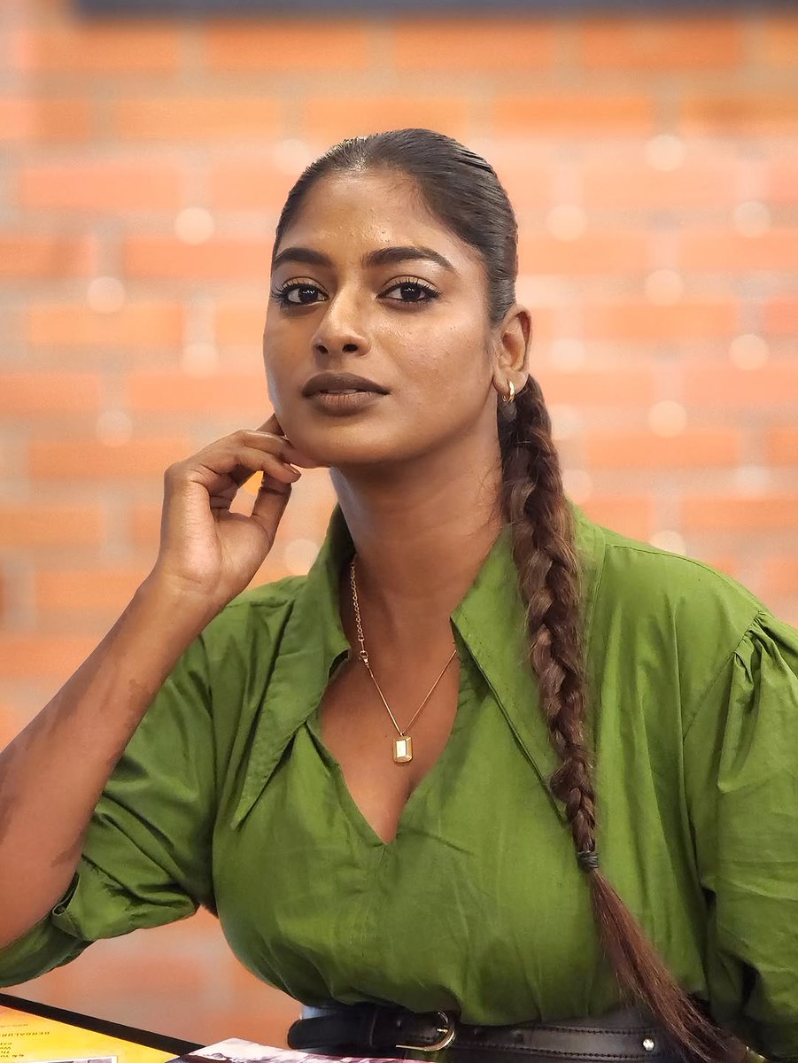 serialtribes's tweet photo. Ummaaa👄iva mudiya piduchu moonjila echiya thuppi lips ah kadichu ilukanum👅 kalutha nakki kitae shirt ah kilichu kaamba kadikanum😍 Mandi poda solli ava moonjila urine adichu Vaila echiya thuppi💦 sunniya theichu nakka vitu💋 moonjila adichu adichu sappu di sappu di olukanum😘 https://t.co/FZUMKtDBF4