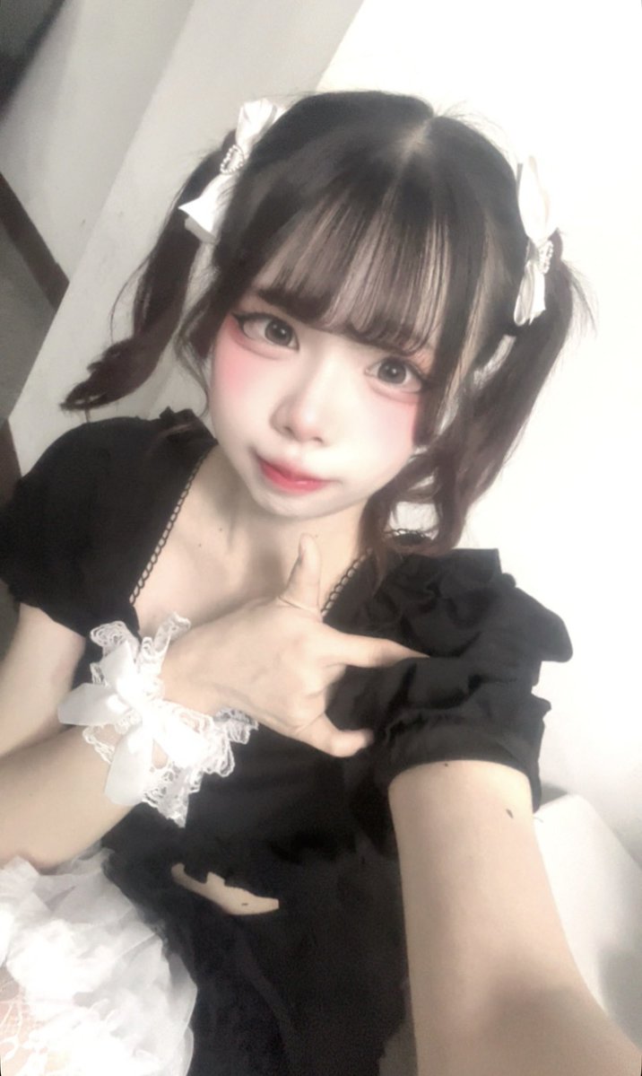 IDOL QUESTありがとうございました🤍
盛り上げてくれて嬉しかったよお*ˊᵕˋ*
珍しいセトリ楽しんでくれたかなー?👀🤍
次は9日アイタイムセン㌠18時まってゆ！

セーラームーンぽいポーズしようと思ったらなんかかっこつけただけの人になった😎