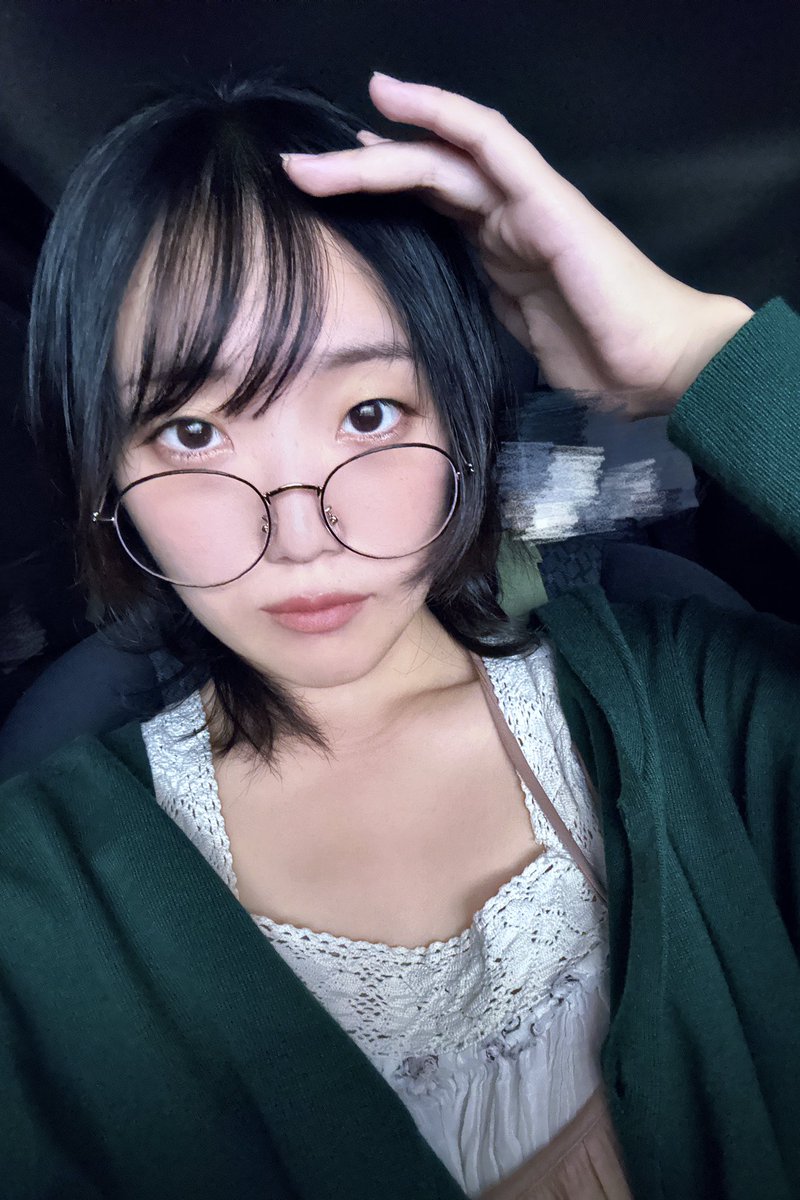 Yiuitaka's tweet photo. 新しい眼鏡と相棒 https://t.co/zK4o1WOJqk