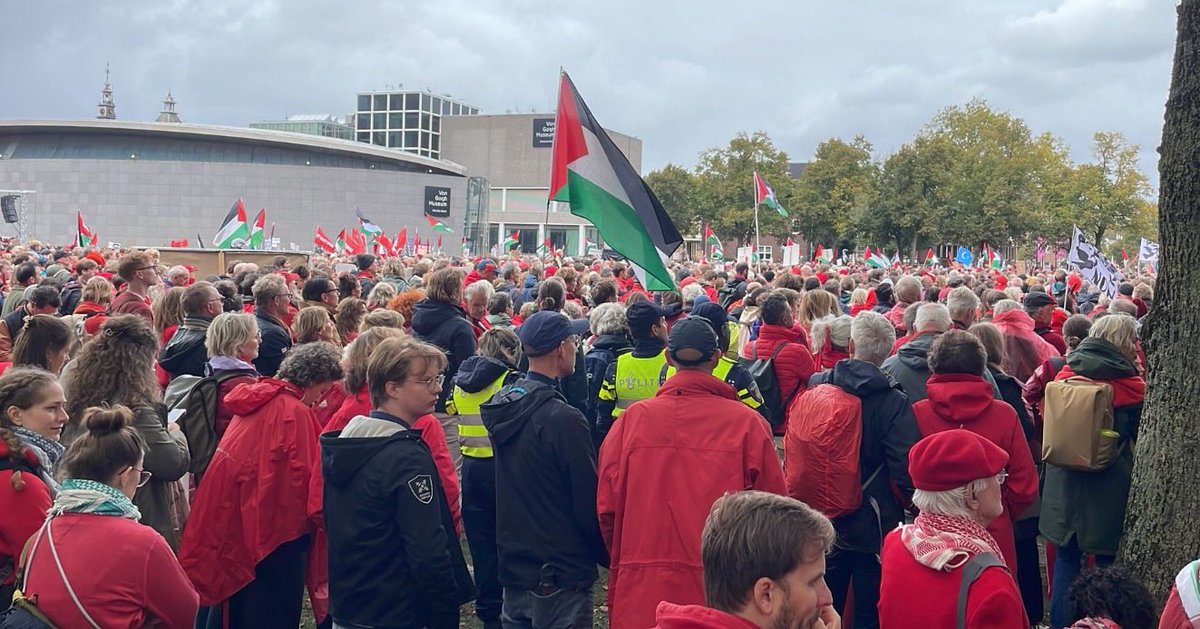 JasminPattyAms's tweet image. Lekker druk hier! #Rodelijn #Amsterdam #GazaGenocide #Gaza