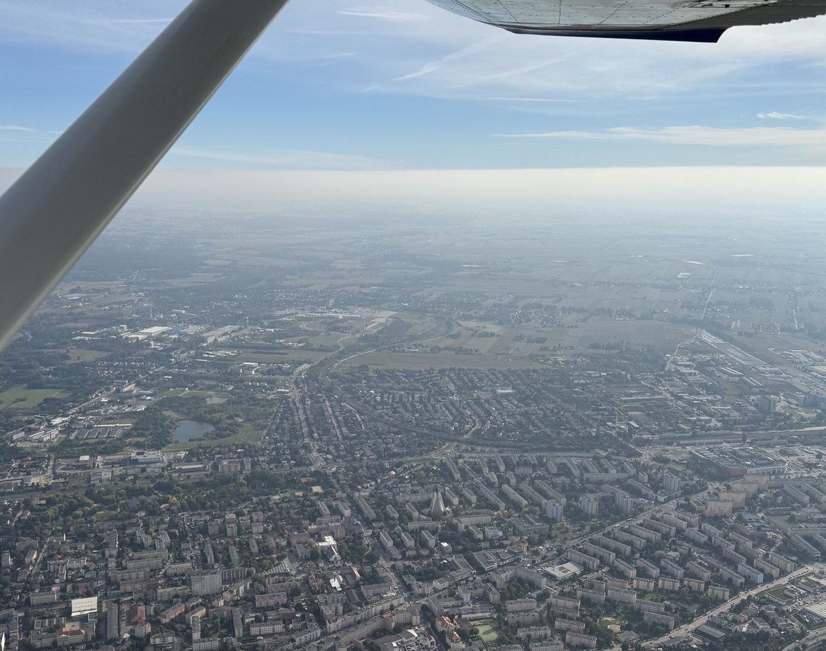 Nie wiem czy to dobra myśl puścić pociąg 300 km/h przez Kalisz, bo na tym łuku wyleci jak Hołownia do ONZ…