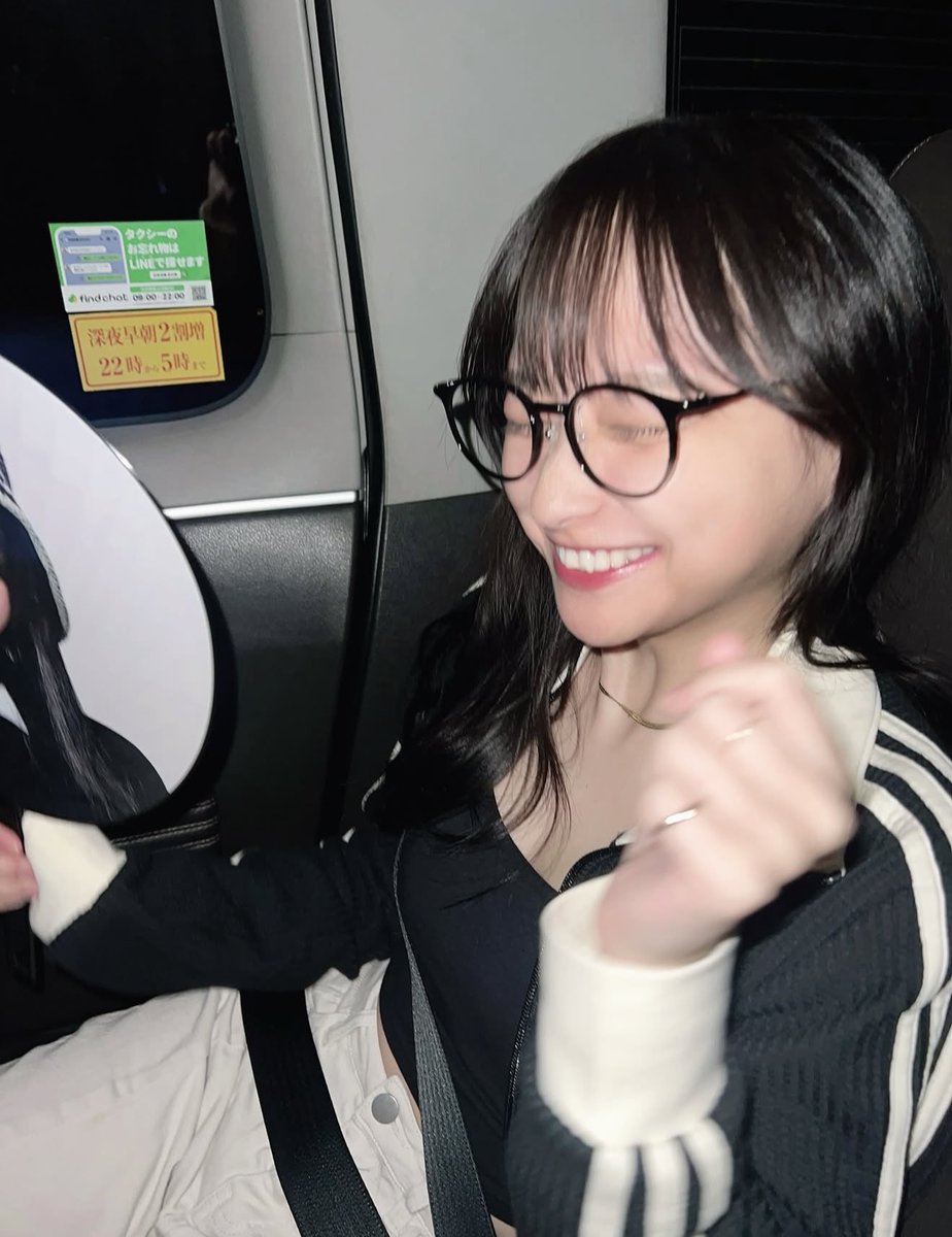 ryo_N46_miona's tweet image. また影ちゃん谷間出してる💕💕
夏からの影ちゃんのおっぱいアピール半端ない💕💕

#影山優佳