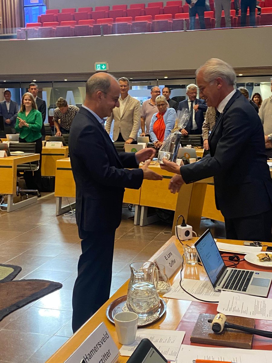 Dirk Dekker geïnstalleerd als raadslid voor de VVD Amersfoort. amersfoort.vvd.nl/nieuws/59202/d…