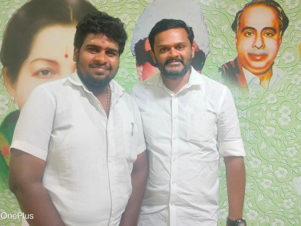 Arani_Gokul's tweet photo. கழக செய்தி தொடர்பாளர், அன்பு அண்ணன் #கல்யாணசுந்தரம் அவர்களின் கார் உளுந்தூர்பேட்டை அருகே பெரும் விபத்தில் சிக்கி மயிரிழையில் சிறு காயங்களோடு உயிர் தப்பியுள்ளார்.

விரைவில் குணமடைந்து மீண்டும் கழக பணியாற்ற எல்லாம் வல்ல இறைவனை வேண்டுகிறேன்.
@AIADMKITWINGOFL
#GetwellsoonAnna https://t.co/v0gdnvbp8J