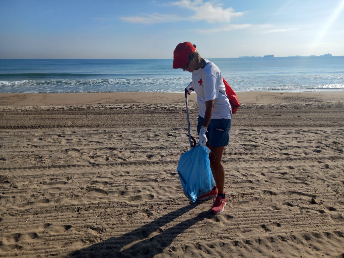 CruzRojaVLC's tweet image. 🌊Esta semana hemos recogido y analizado residuos en la Playa Arbre del Gos (Valencia). La mayoría eran pequeños y con poco peso como colillas, trozos pequeños de corcho o plástico, pero con alto impacto en nuestro entorno.
#LIBERA1m2 #Basuraleza