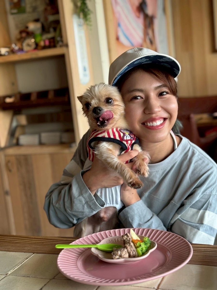 今日のワイルド息子😈❣️ 行きつけの店で、ハンバーグを食らう👅 息子