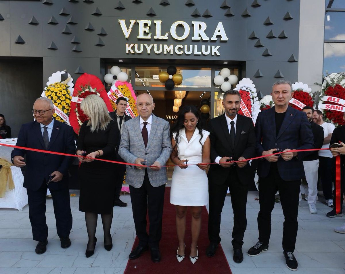 Yenimahalle Belediye Başkanımız Sayın Fethi Yaşar ile birlikte ilçemizde faaliyete başlayan Velora Kuyumculuk’un açılış törenine katıldık, yeni işletmenin ilçemize hayırlı olmasını diliyorum.