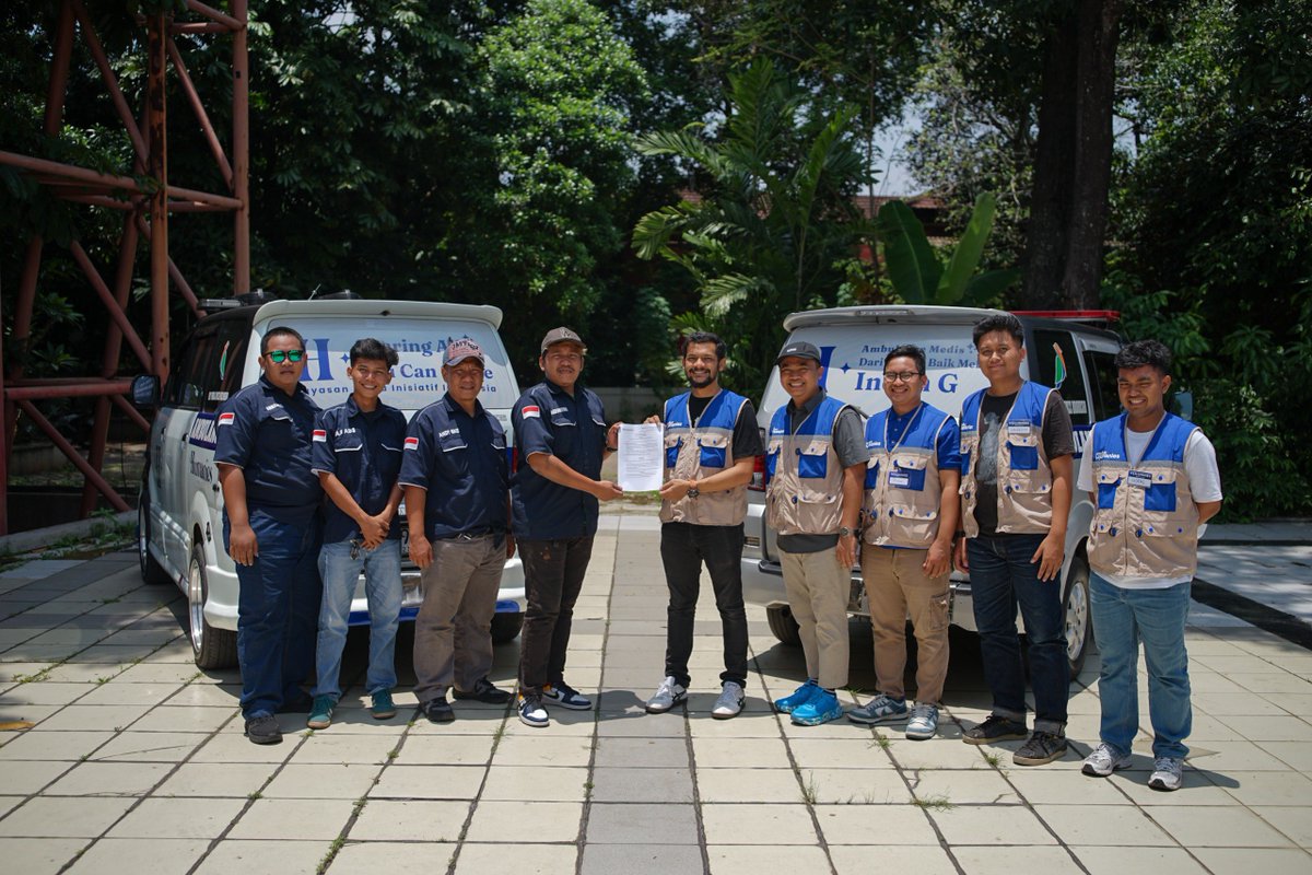 Selama lebih dari 1 tahun kami berusaha agar bisa memiliki ambulance, kami tidak ingin kejadian yang menimpa Alm Pak Selamet kembali terjadi.

Semoga Ambulance ini bisa menjadi penolong orang-orang yang membutuhkan dan terima kasih untuk kalian yang telah berdonasi. 🫶🏻