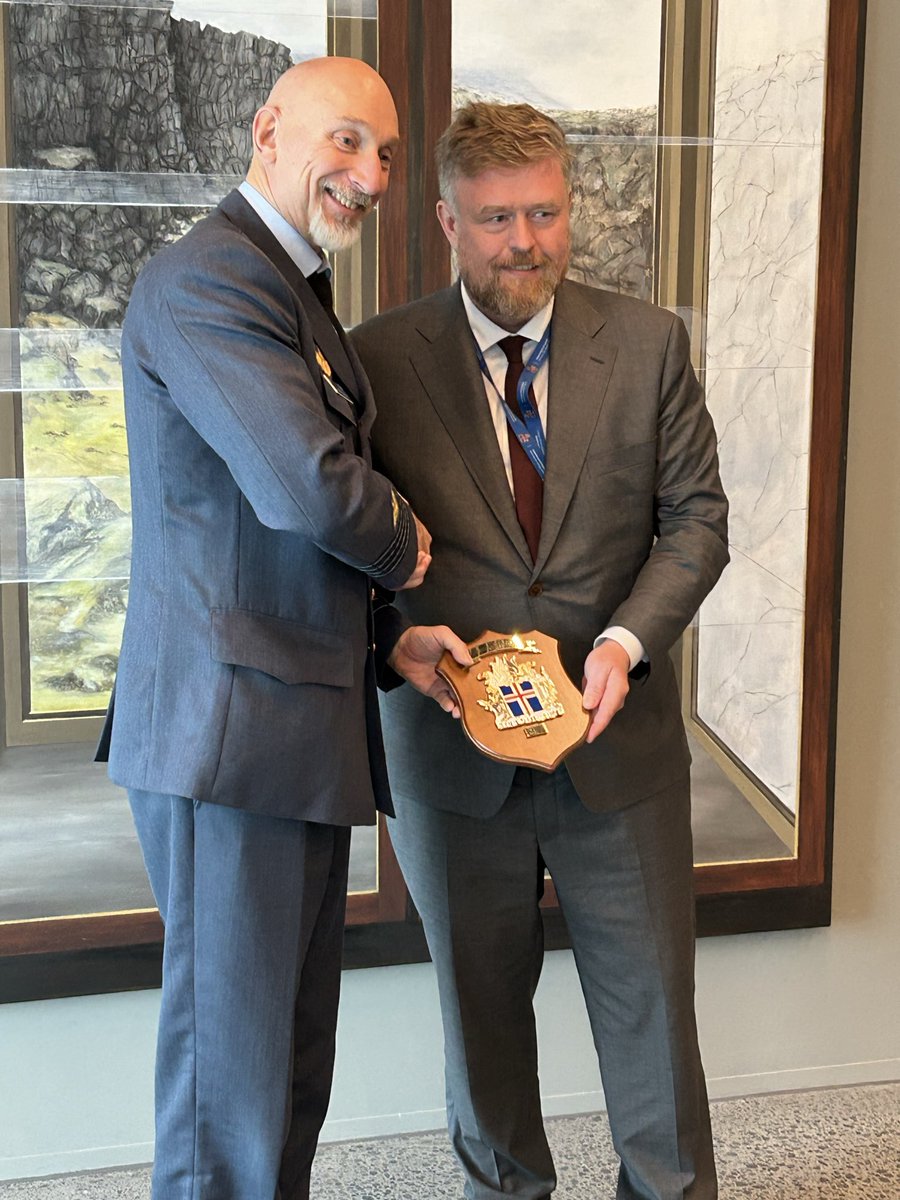 Welcome to our newly appointed #Danish defence attaché Jan Østrup-Møller. Thanks to #Iceland MFA and Keflavik Airbase for the hospitality. Looking forward to continue our good and solid cooperation.