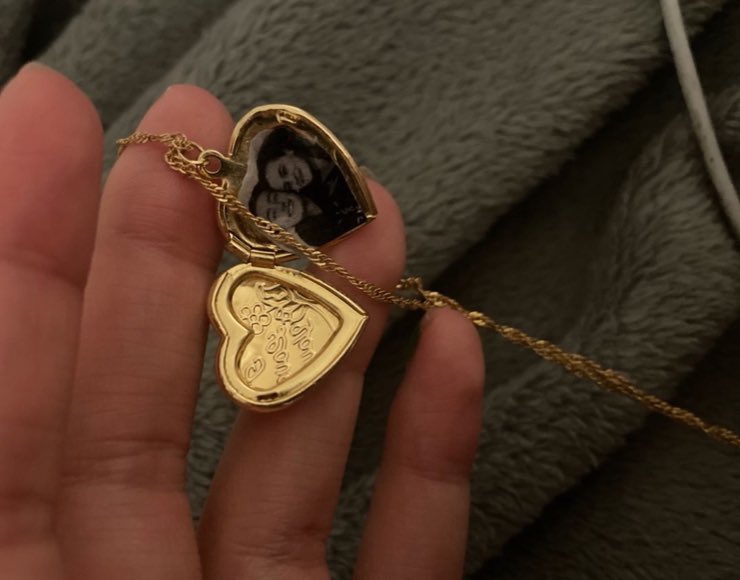 ادفنيني في مداهيل القلايد 
في مكانٍ ماحدٍ غيري يمره*