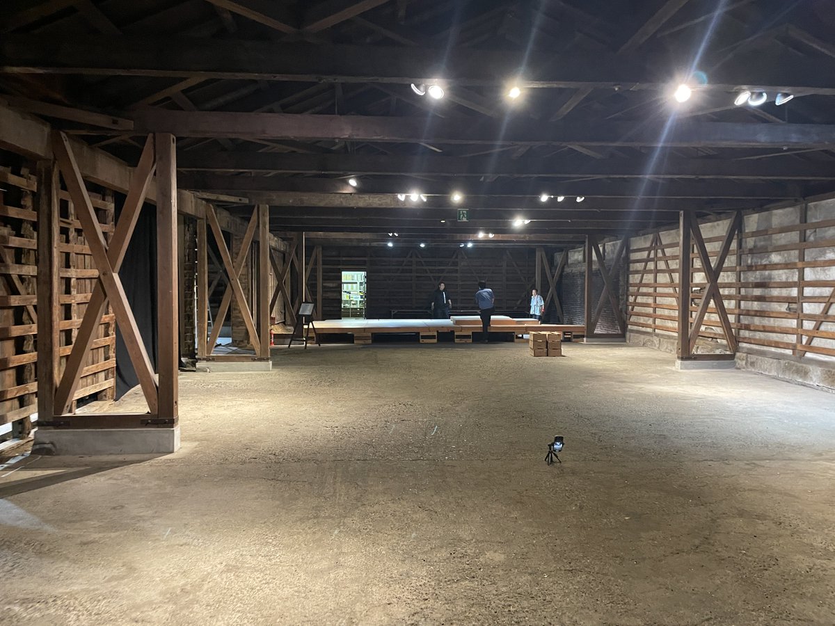 Tabei_Dai's tweet photo. 次週末からスタートする演劇。
ついに小屋入り、そして仕込み！ https://t.co/fB0RYFNtXF