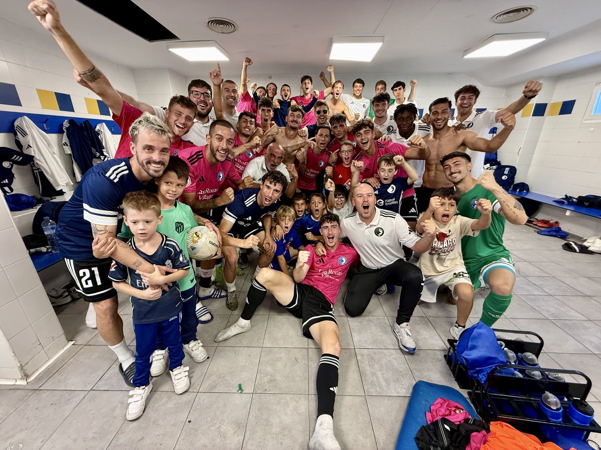 PRIMER EQUIPO| 📸 Imagen de un nuevo ➕3️⃣ en casa.

💪 Gran victoria del EQUIPO ante nuestra afición que ha estado de 🔟.

#CorazonAzul | 💙
#diverXiOn