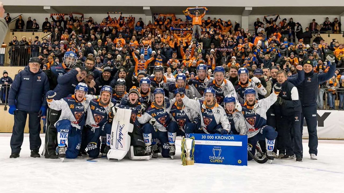 Vilka ska kunna slå oss!🧡💙#svbandy