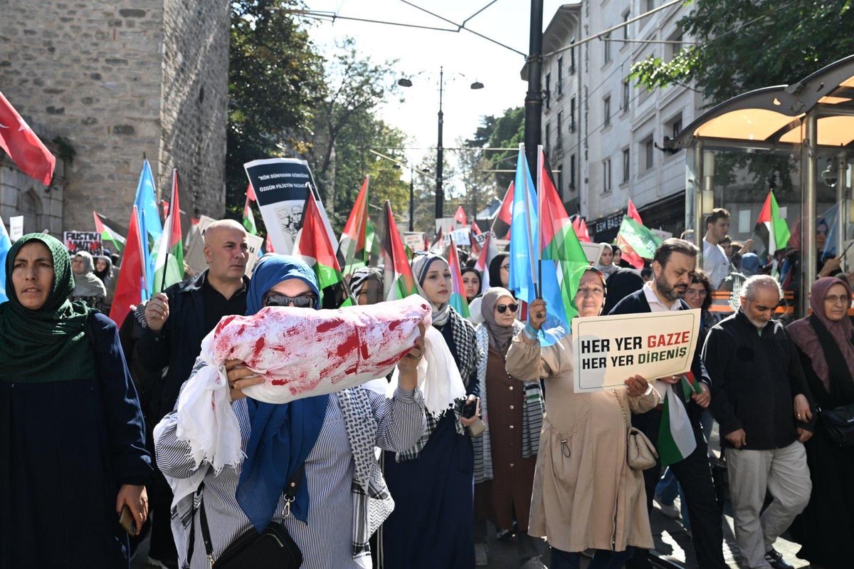 ByUgurAcar's tweet photo. 'Filistin için Tek Yürek' 🇹🇷🇵🇸

#GazzeİçinYürüyoruz
#ÖzgürlüğeYürüyoruz
#KararlılıkYürüyüşü https://t.co/Ci8MF0QmrI