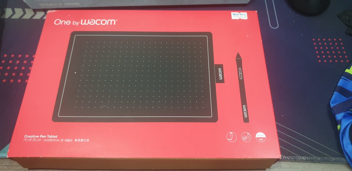 Switching from my old Wacom Intuos 5 to a Wacom One because the pen only registers one pressure 🙃 I'm waiting for my replacement pen. The old first gen pro pen 1 😂 I'm not even kidding 😂