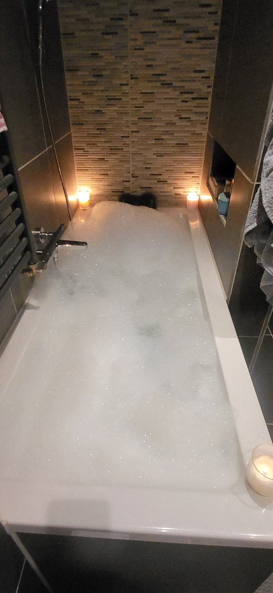 Vandaag stond een 20 km  run op de planning van mijn trainingschema voor de #Berenloop.  Na de zolder opgeruimd te hebben gaan lopen. Het is mij alleszins meegevallen en dat geeft vertrouwen voor over 4 weken. En daarna lekker ongedompeld in bad gevuld met Rituals badschuim 😊