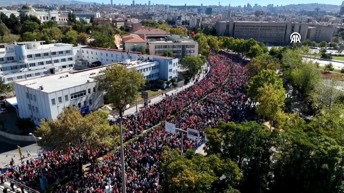 Zulmün karşısında, vicdanın ve insanlığın yanında olmaya devam edeceğiz. elbet Filistin özgür kalacak. elbet bunca zulmün hesabı sorulacak.

herkesten her şeyden büyük ALLAH var.
🇵🇸 🇹🇷

#FreePalestine 
#GazzeİçinYürüyoruz
#ÖzgürlüğeYürüyoruz
#KararlılıkYürüyüşü