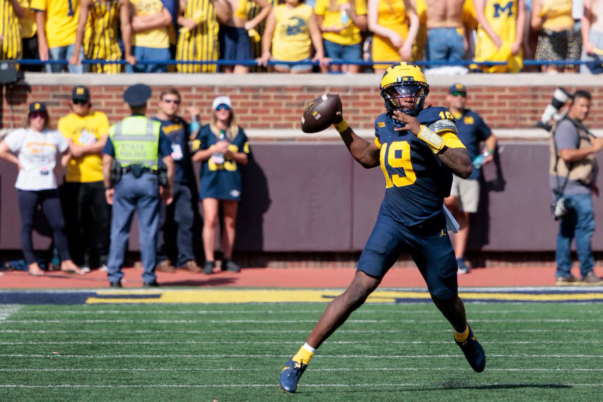 Underwood went 6-for-8 for 148 yards on intermediate and deep passes. His average ADOT (Average Depth of Target) on those throws was 18.2 yards.

Both of his incompletions were recorded as drops.