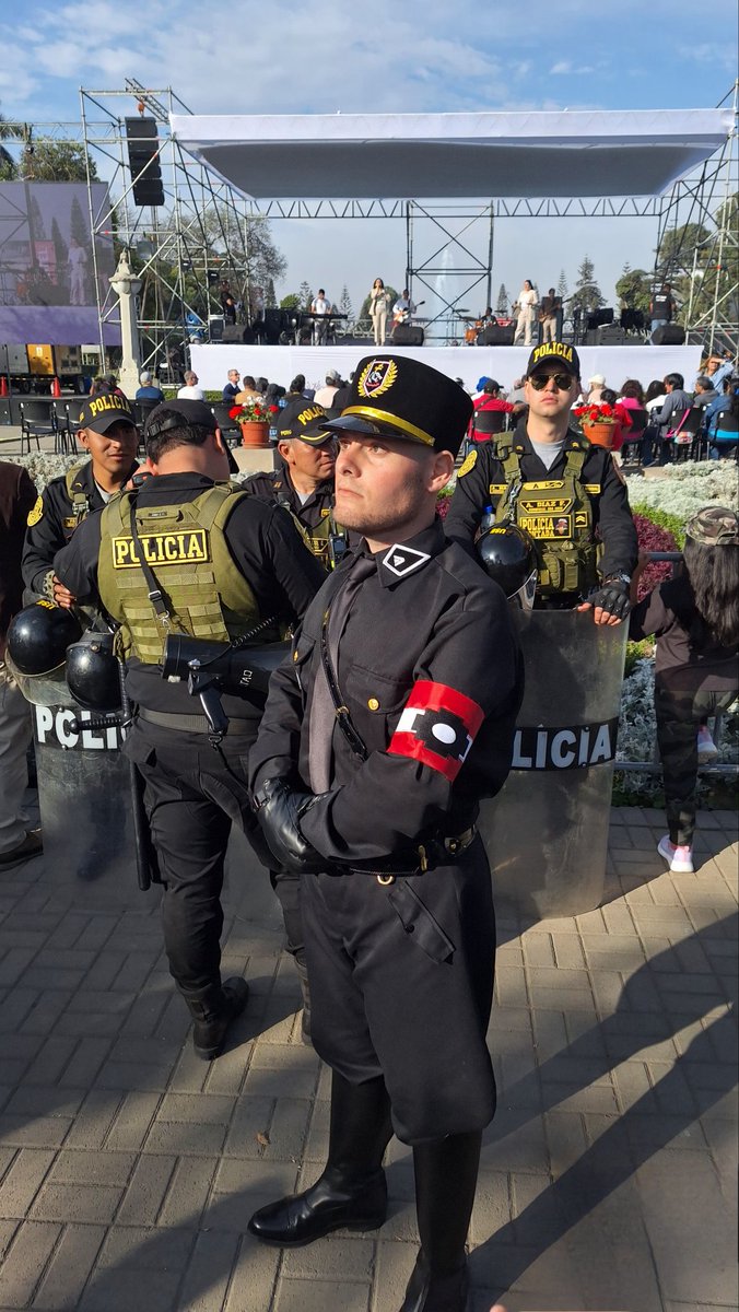 Osea que en Perú siempre estuvimos en Tierra X? MALDITOS NAZIS
#PeacemakerSeason2