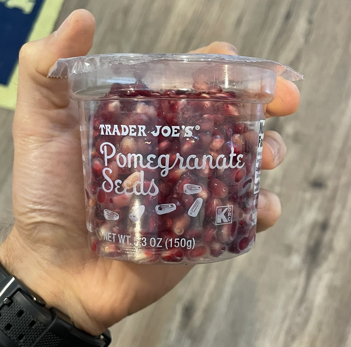 BowTiedPhys's tweet image. October rolls around &amp;amp; the #1 fruit to consume = pomegranate

- Reduces trig/HDL ratio
- Reduces hs-CRP
- Reduces blood pressure
- Boosts NO levels
- Improves liver function (ALT + AST + GPT)
- Fortifies gut barrier (pre + postbiotic)
- Improves cardio performance

Juice. Arils.…