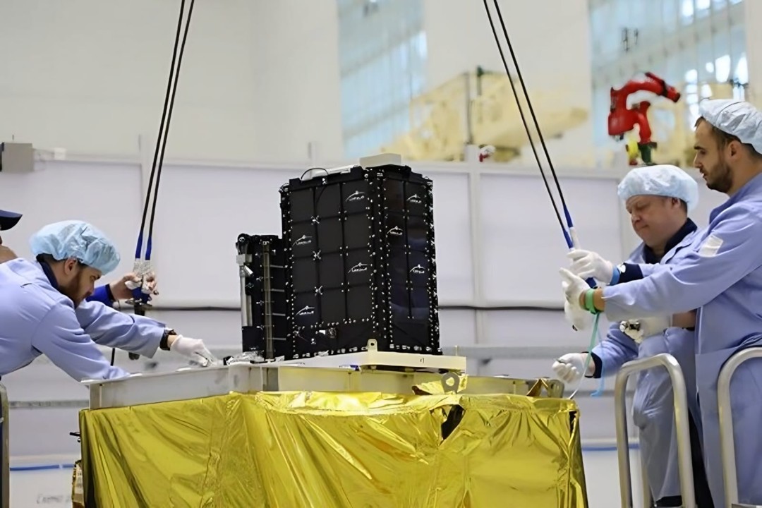 inbarspace's tweet image. Iran lost connection with 2 (very) small satellites - Kowsar and HodHod - both developed by &quot;Space Omid&quot; company. There are claims they were sabotaged by Israel. These satellites are totally unimportant in military terms. And... It wasn&apos;t me...