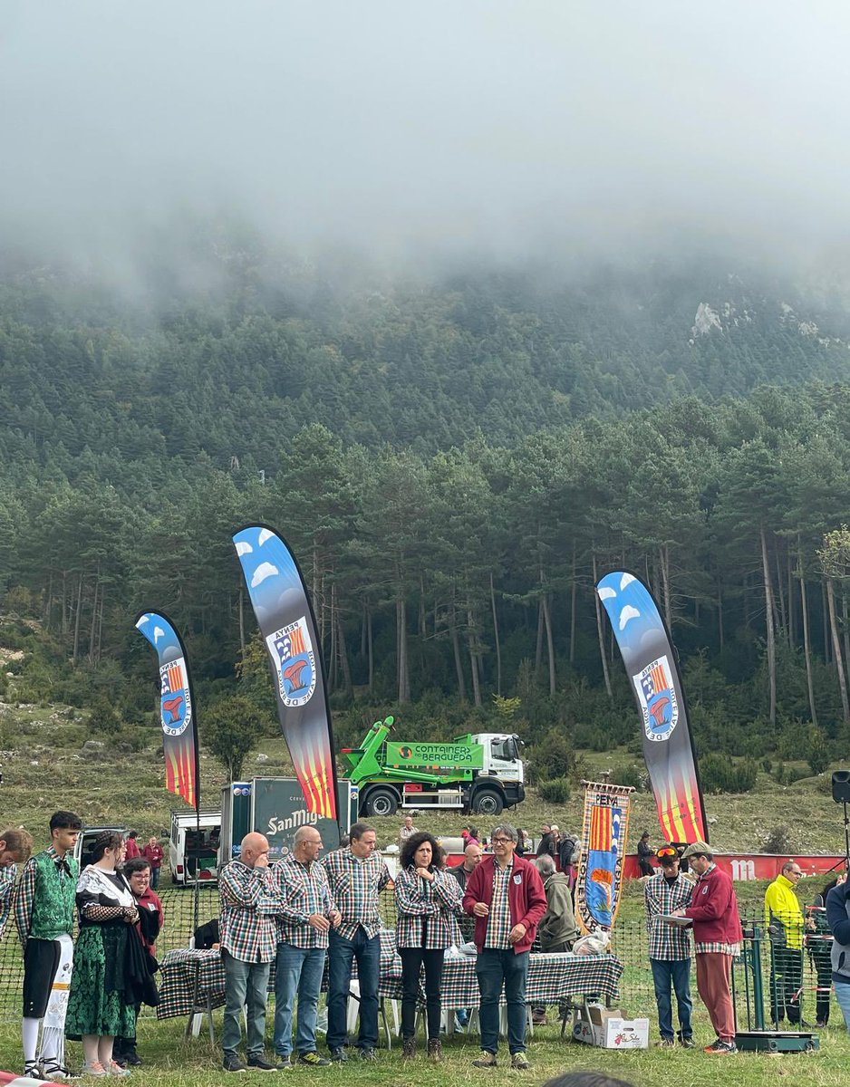 containbergueda's tweet photo. Un any més col.laborant amb el reciclatge amb la penya boletaire de Berga a la festa dels Bolets 🍄‍🟫 al Pla de Puigventós ♻️ amb els camions nous 🚛 https://t.co/Ds4BLkmgrT