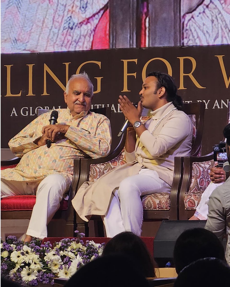 Imagine 1000+ people sending pure healing energy to the world…
That’s what <a href="/Reikiayush/">Ayush Gupta</a> just did in Bhopal.

#HealingForWorldPeace