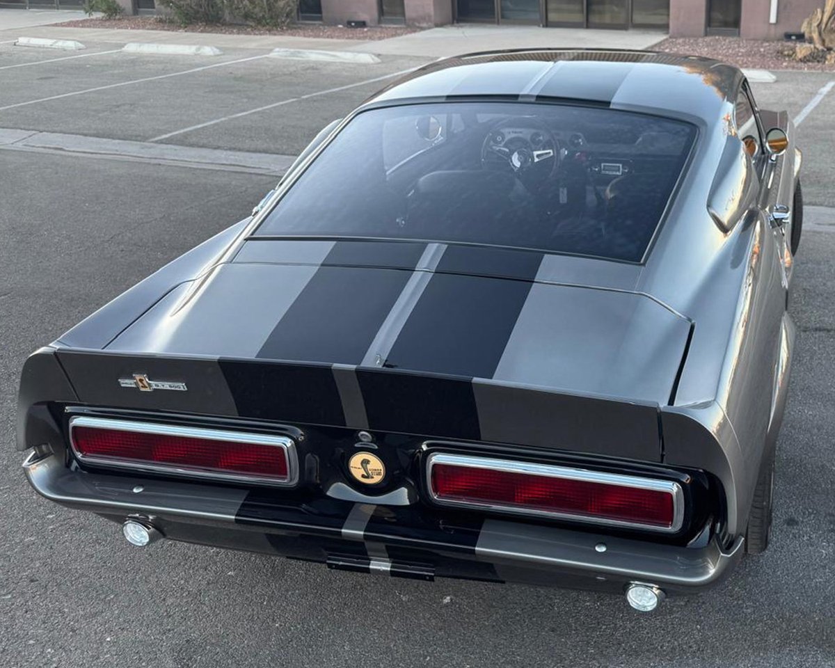 Barrett_Jackson's tweet image. Eleanor returns! This 1968 @Ford Mustang #Eleanor replica is powered by a new 351ci #Windsor V8, paired with a 5-speed manual and 3.29 rear end. 

Learn more: bit.ly/AZ25TW-1968For…