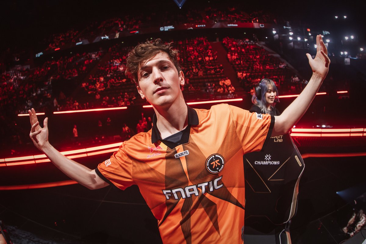 🎙️🇬🇧 Boaster sobre seu futuro:

"Não sei quanto tempo ainda irei jogar profissionalmente. Vou continuar, mas seria legal ter o título do Champions na conta e seguir sabendo que a gente ganhou pelo menos uma vez. 

É o único troféu que a gente não conquistou, seria legal escrever