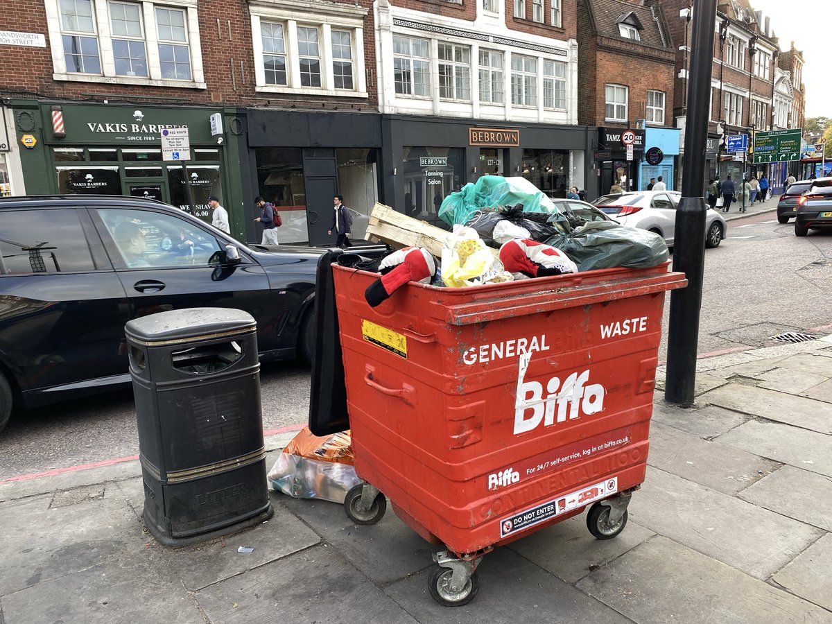Somebody needs to go round to <a href="/Biffa/">Biffa</a> HQ and tip the contents of this bin in their doorway. Biffa clearly have zero interest in removing it from Wandsworth High Street. Can you fine Biffa <a href="/wandbc/">Wandsworth Council</a> <a href="/TfL/">TfL</a> ?