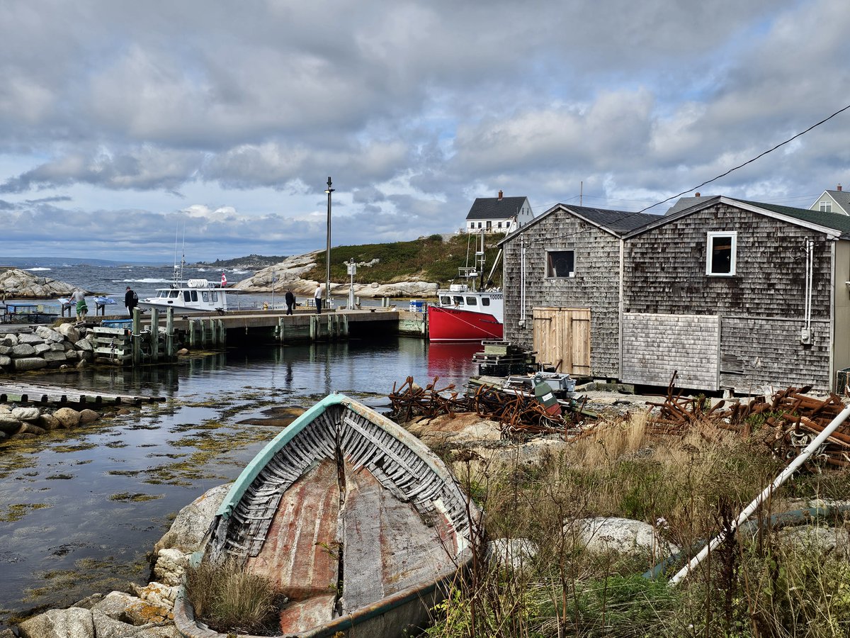 Visit #PeggysCove in #NovaScotia when you can. #NaturesBeauty #Lighthouse #Canada ❤️   ionnature.blogspot.com/2025/10/peggys…