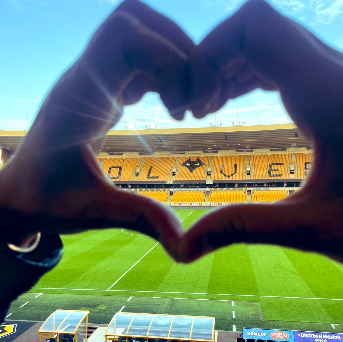NathanJudah's tweet image. Thank-you for everything 💛🖤

It’s not goodbye, it’s see you soon 🙏

#wwfc 🐺