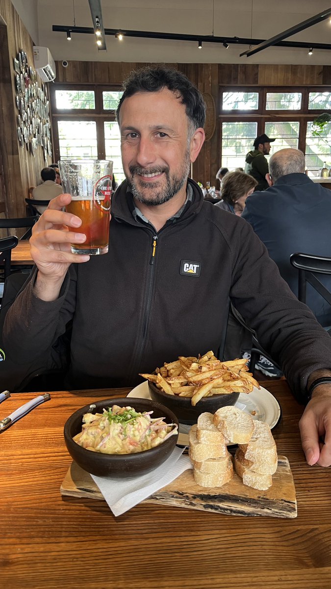 flacocarloscc's tweet image. Ceviche, papitas fritas y cerveza 😋
Hombre feliz 😀 

📍La Chalota, PuertoVaras