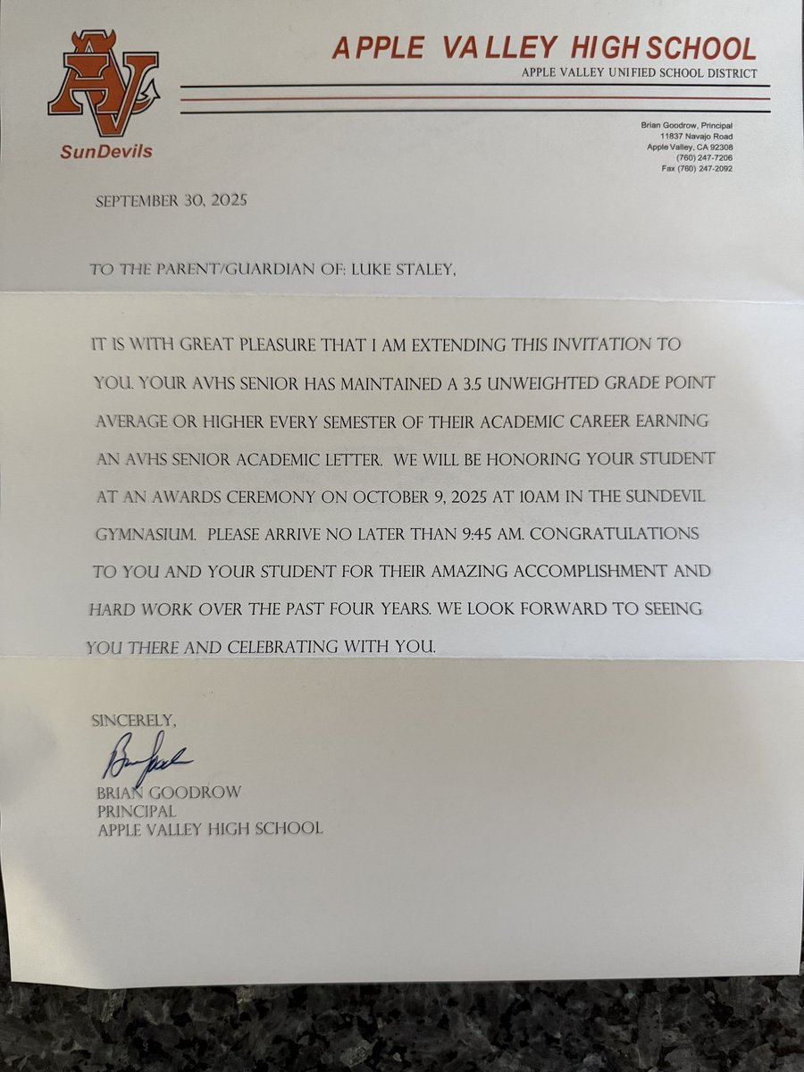 LukeStaley_'s tweet image. Honored to be recognized by Apple Valley High School for maintaining a 3.5+ GPA every semester. Hard work in the classroom and on the field always pays off. #StudentAthlete #Football #Recruiting