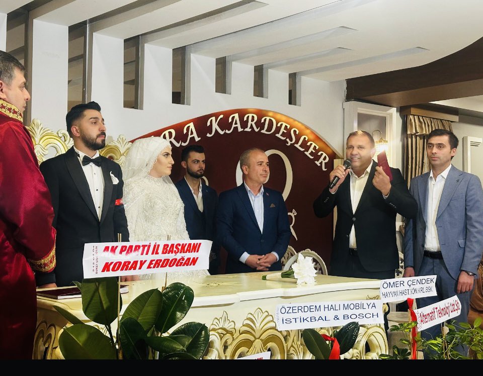 Kızımız Reyhan İle  oğlumuz Yasin’in  nikah merasimine katılarak mutluluklarına şahitlik ettik.

Genç çiftimizi tebrik ediyor her iki cihanda da bahtiyar olmasını diliyorum.