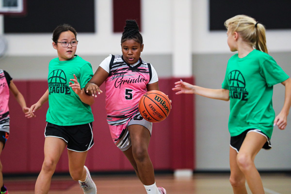 Ohio_Basketball's tweet image. Northeast Ohio Grinders putting in the work 🏀📸

#ohiobasketball #fallleague #week4 #youthsports #girlsbasketball