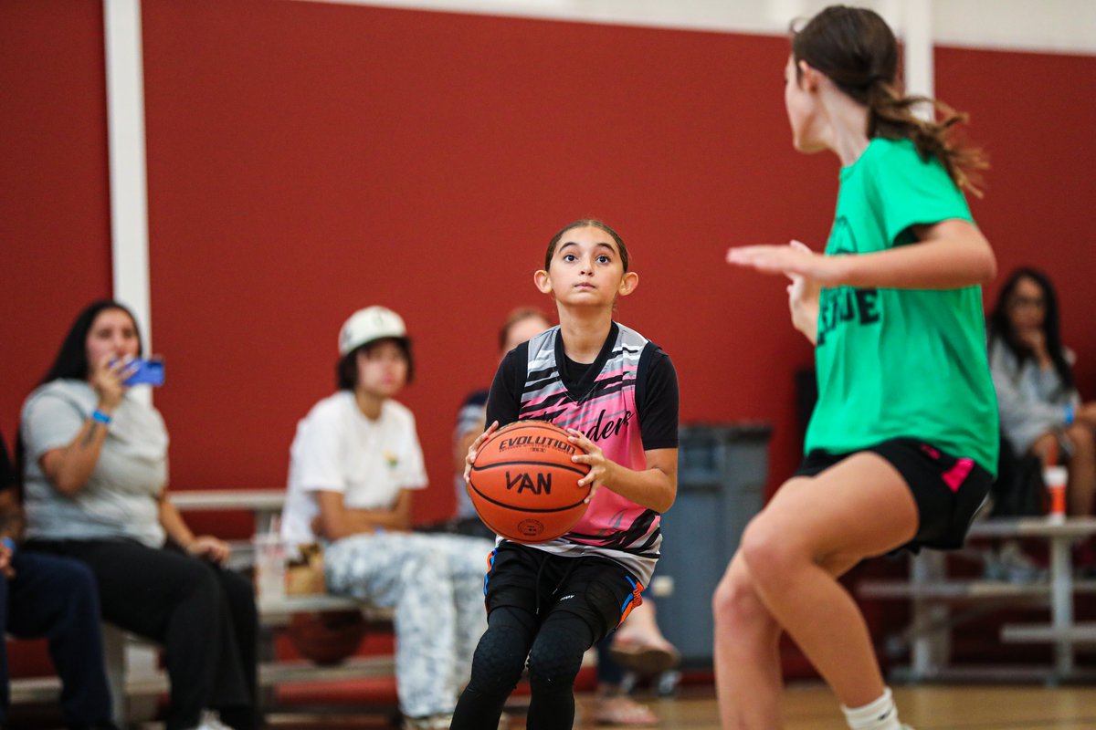 Ohio_Basketball's tweet image. Northeast Ohio Grinders putting in the work 🏀📸

#ohiobasketball #fallleague #week4 #youthsports #girlsbasketball