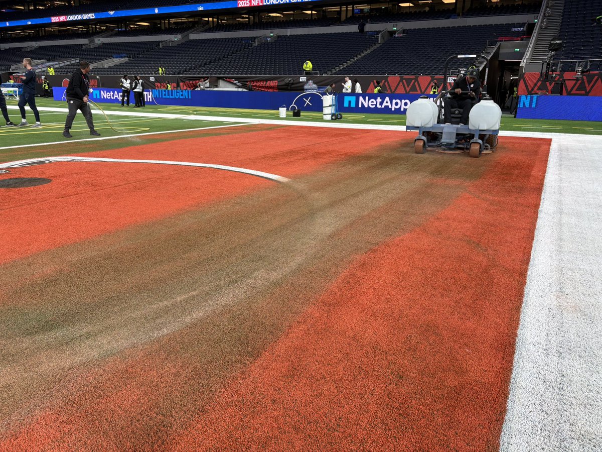 ChrisH5280's tweet image. Let the removal process begin! Wasted no time getting end zones removed after the game. Never seen this in person before. A really cool process.