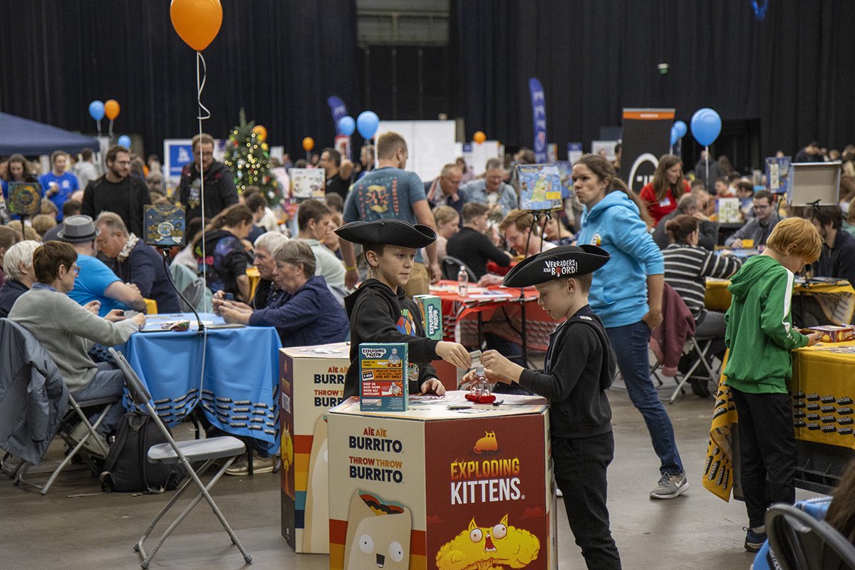 Ik heb gisteren genoten op het Spellenfestival in Genk. Een heerlijke, gezellige beurs voor liefhebbers van spellen.

Mijn terugblik: bordspeler.nl/spellenfestiva…
