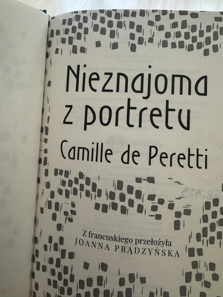 Niedzielny wieczór  - wreszcie czas na chwilę relaksu z książką. Jutro od rana znów intensywnie, ale jak mawiała Scarlett O'Hara:  „pomyślę o tym jutro”😉