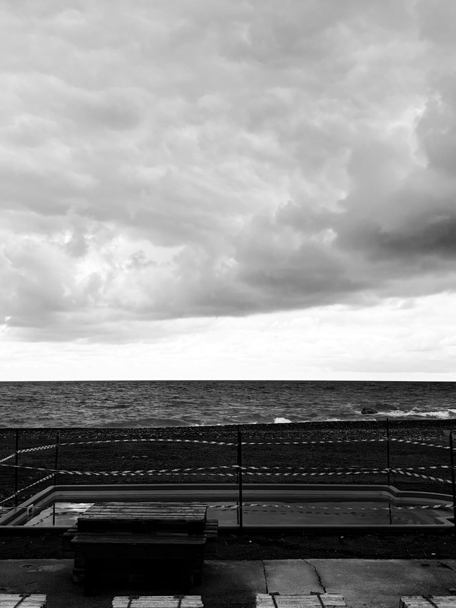 Alonein43672278's tweet photo. #photography #blackandwhite #swimmingpool #fenced #sea #clouds https://t.co/x8ZNOAme6n