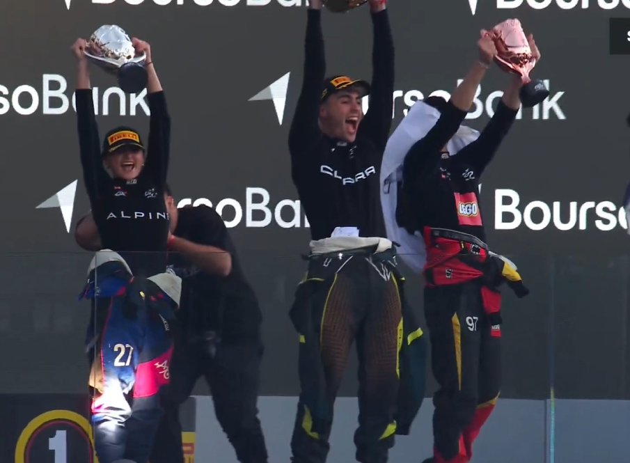 🚨 LE PODIUM DE LA GRANDE FINALE GP EXPLORER 3 ! 🏎️

🥇: KARCHEZ

🥈: KAATSUP

🥉: MAXIME BIAGGI

#GPExplorer3 #TheLastRace