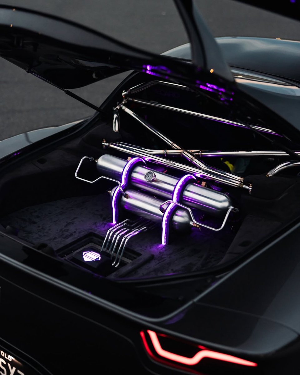 Born in the chaos, but I drive my own peace 🖤🎌