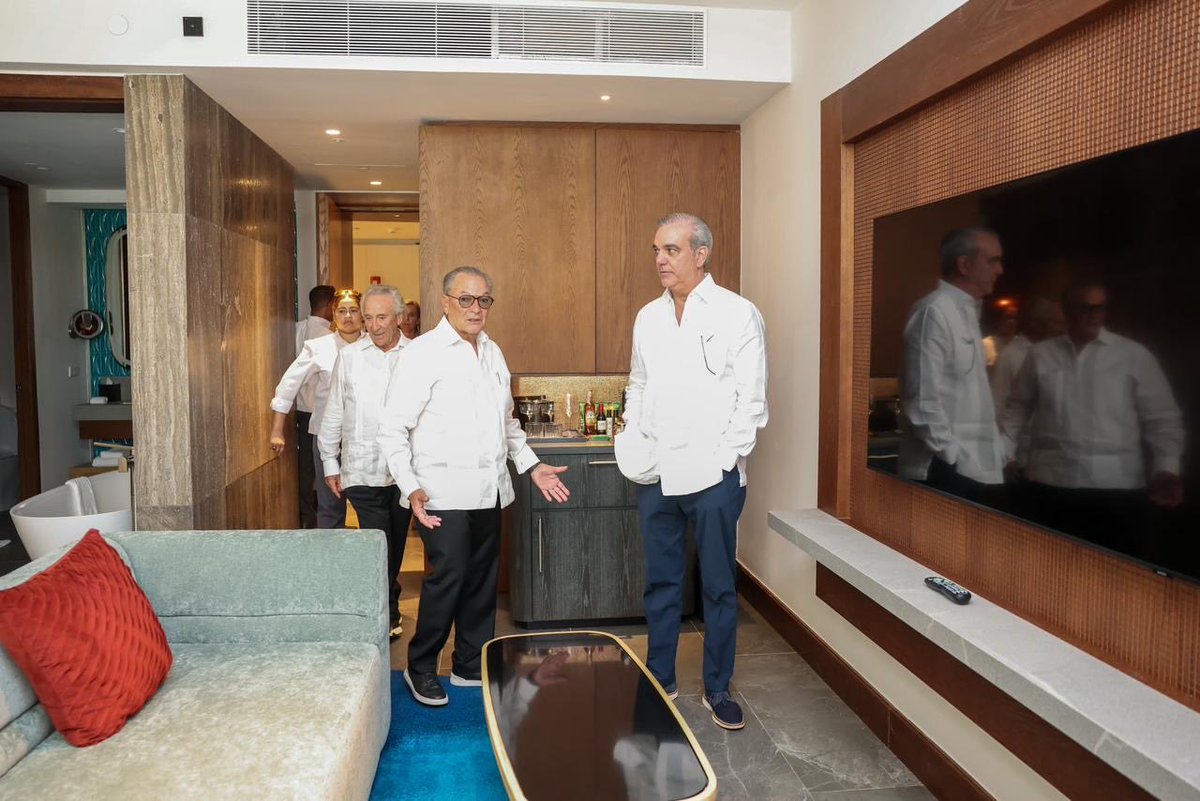 PresidenciaRD's tweet photo. Con 340 habitaciones y suites, se trata de una inversión de USD 160 millones que genera empleos, dinamiza la economía y consolida a la República Dominicana como líder del turismo de lujo en el Caribe. https://t.co/OU5iZs56nA