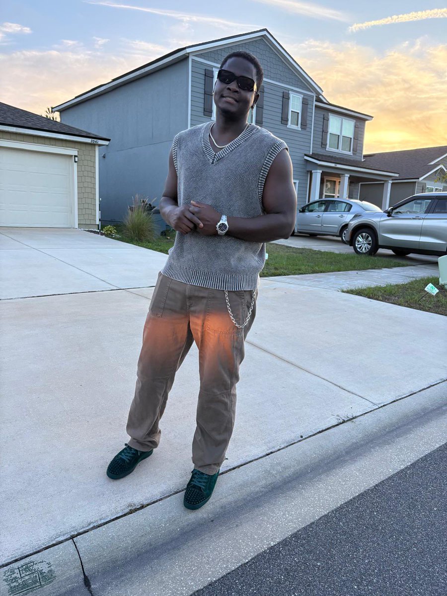 dessourcesmax's tweet image. #him
#flyshit