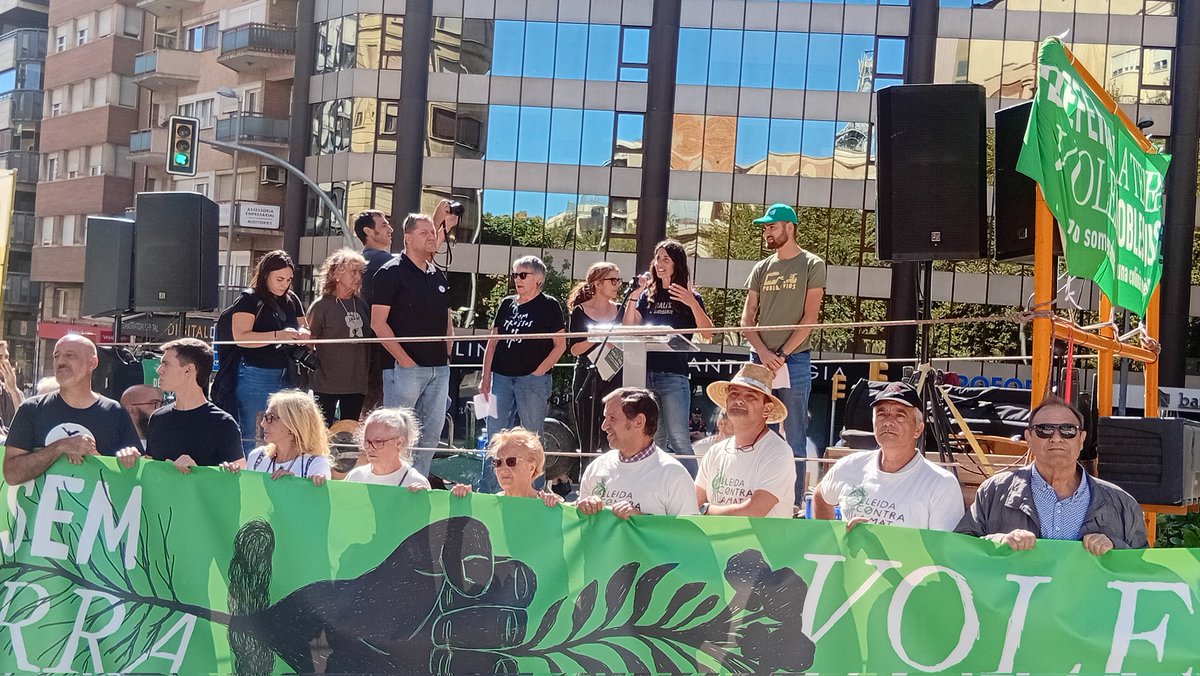 Gran manifestsció a Lleida en defensa dels pobles i contra els macroprojectes capitalistes (plantes de gas, centrals eòliques i solars sense cap planificació, incineradores...) que destrossen territori, vida i pobles.
