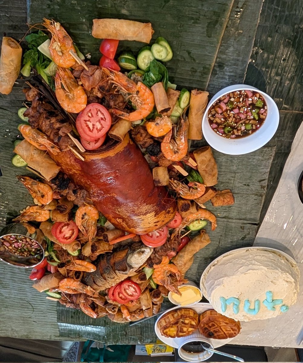 Terberri's tweet image. Yesterday&apos;s Kamayan meal was a feast! 

Major thank you from @Hunger_Service and @itswaltermellin for making this happen with me!