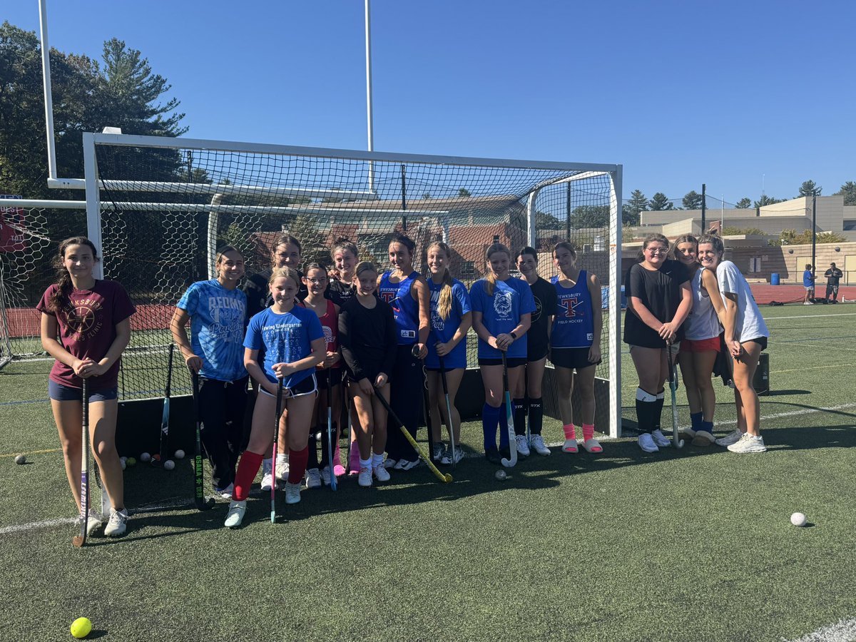 Huge shoutout to our high schoolers helping out with the youth today 🏑#tewksbury #fieldhockey #youth #onedayatatatime #foundation